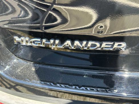 Used 2014 Toyota Highlander Limited Platinum image 4