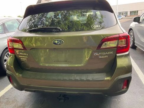 Used 2018 Subaru Outback 3.6R Limited AWD/4WD image 7