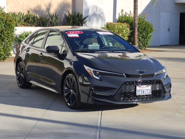 Used 2025 Toyota Corolla SE w/ SE Premium Package FWD image 3