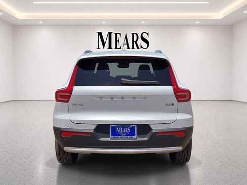 Used 2023 Volvo XC40 B5 Plus AWD/4WD image 4