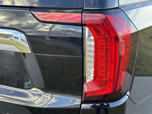 Used 2021 GMC Yukon XL SLT image 11