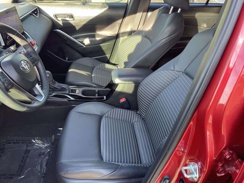 Used 2025 Toyota Corolla Cross AWD Hybrid w/ Convenience Package image 29