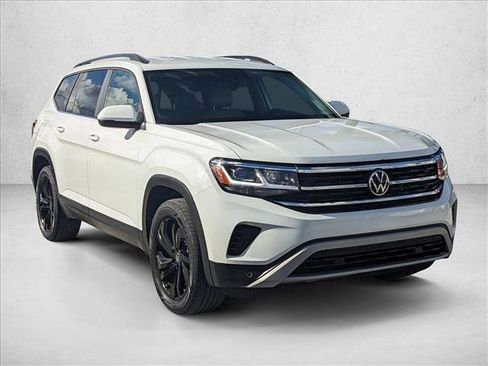 Used 2022 Volkswagen Atlas SE w/ Black Wheel Package image 3