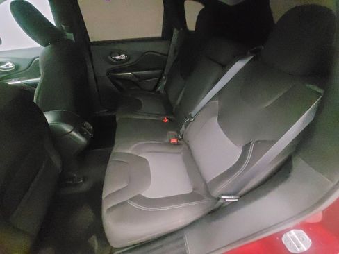 Used 2019 Jeep Cherokee Latitude w/ Popular Appearance Group image 18