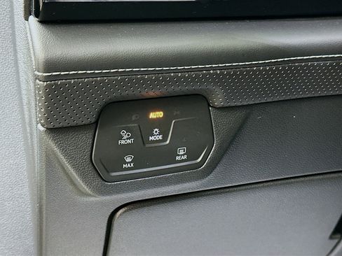 Used 2024 Volkswagen Atlas Cross Sport SE image 10