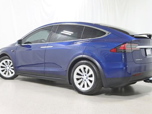 Used 2018 Tesla Model X 75D image 10