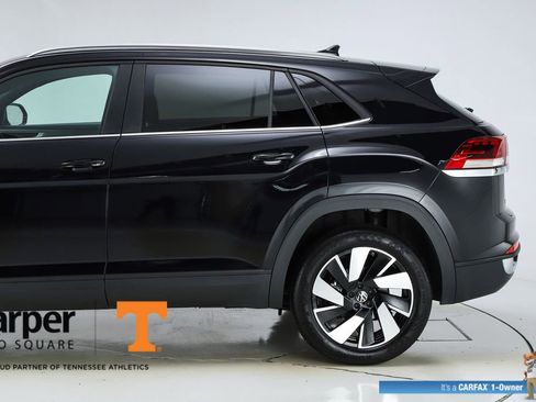 Used 2025 Volkswagen Atlas Cross Sport SE w/ Panoramic Sunroof Package image 4