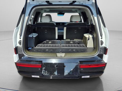 Used 2025 Hyundai Santa Fe Calligraphy FWD image 9