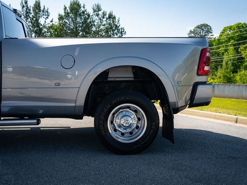 Used 2022 RAM 3500 Laramie AWD/4WD image 6