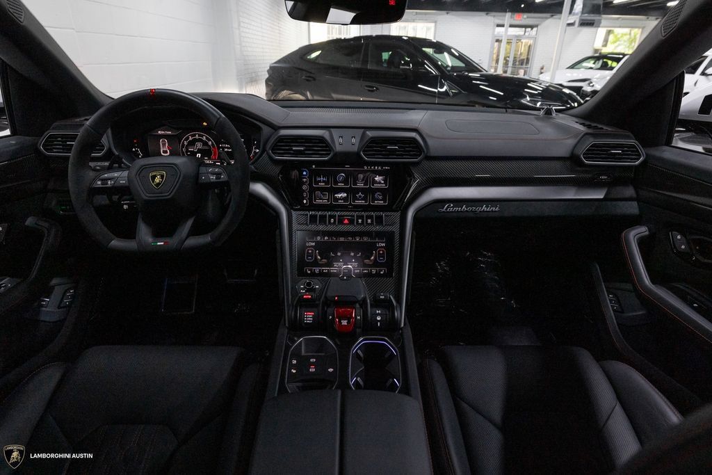 Used 2024 Lamborghini Urus Performante AWD/4WD image 51