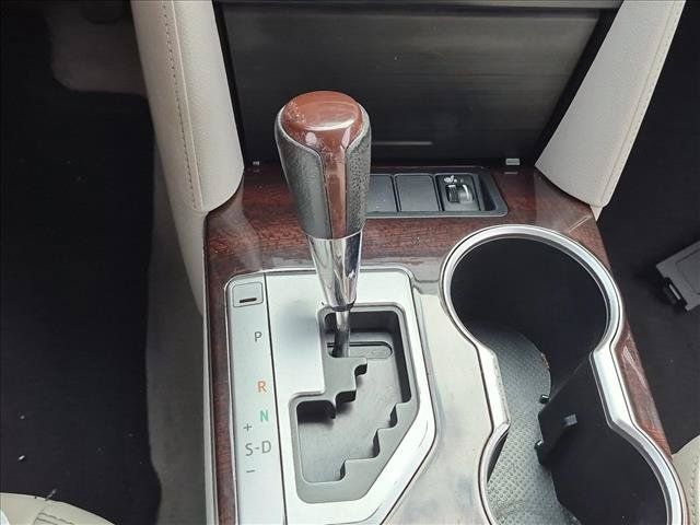Used 2013 Toyota Camry XLE w/ Leather Pkg FWD image 10
