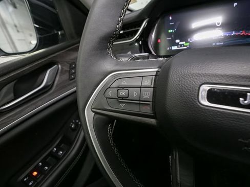 Used 2023 Jeep Grand Cherokee 4WD 4xe w/ Luxury Tech Group II image 37