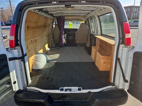 Used 2007 Chevrolet Express 2500 RWD image 19