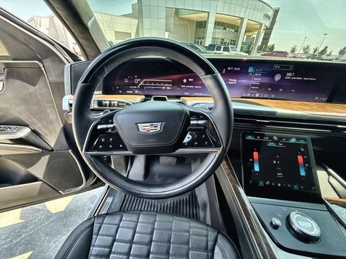 Used 2025 Cadillac Escalade ESV Sport Platinum w/ LPO, ONYX Package AWD/4WD image 14