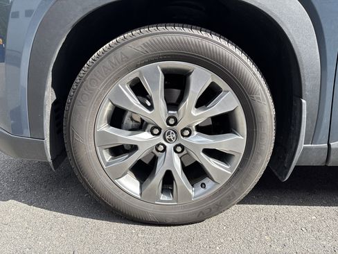 Used 2024 Toyota Grand Highlander Limited image 10