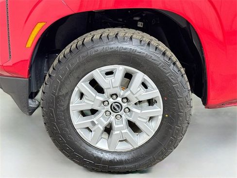 Used 2023 Nissan Frontier SV image 27