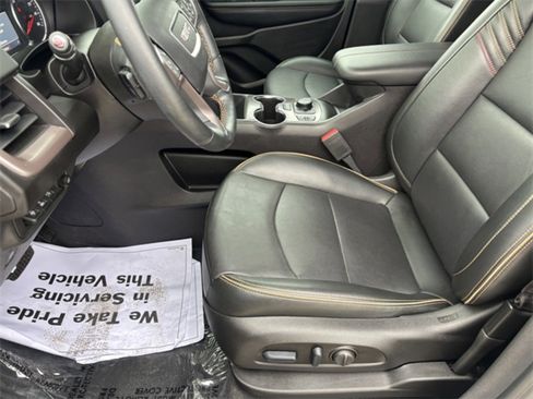 Used 2024 GMC Terrain AT4 w/ Infotainment Package II image 11