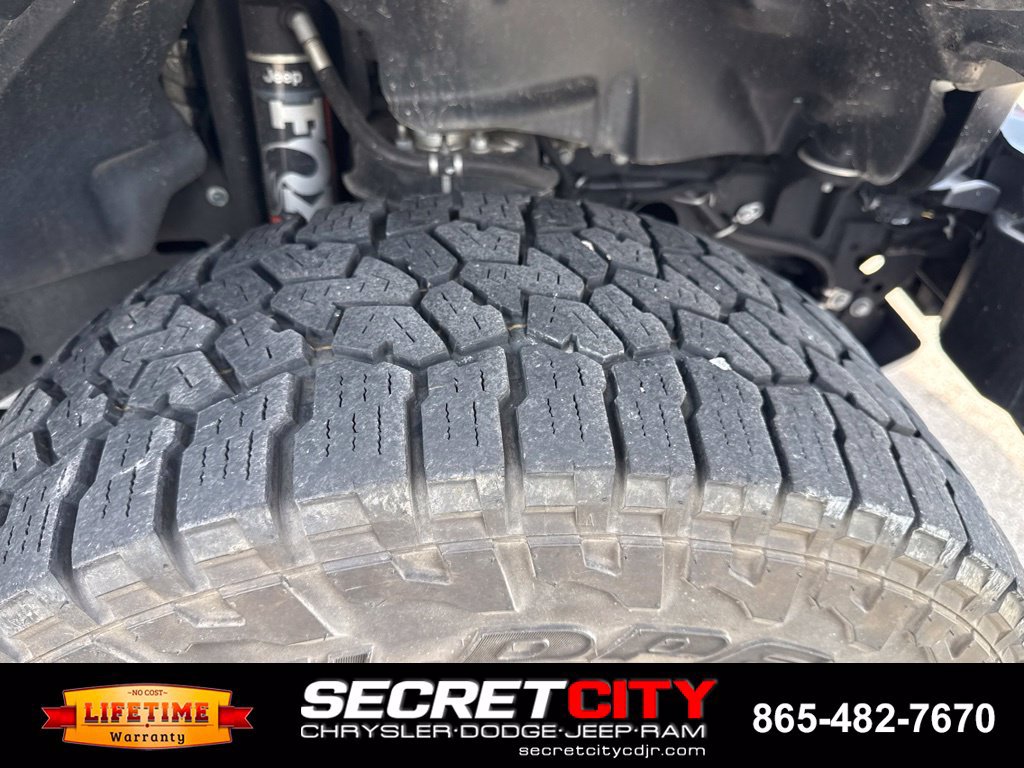 Used 2023 Jeep Gladiator Mojave w/ Cold Weather Group AWD/4WD image 10