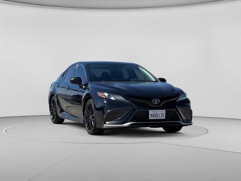 Used 2022 Toyota Camry XSE FWD image 4
