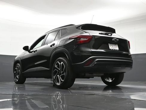 Used 2024 Chevrolet Trax RS w/ Sunroof Package FWD image 26