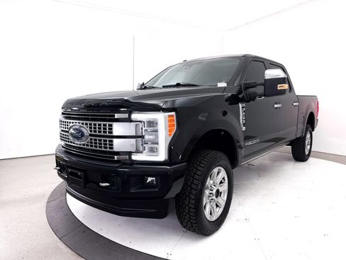 Used 2018 Ford F250 Platinum w/ Platinum Ultimate Package AWD/4WD image 14