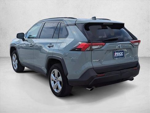 Used 2021 Toyota RAV4 XLE Premium image 7