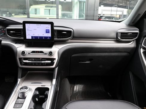 Used 2022 Ford Explorer XLT w/ Equipment Group 202A image 24