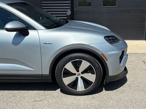 Used 2025 Porsche Macan 4 Electric AWD/4WD image 10