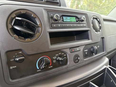 Used 2022 Ford E-350 and Econoline 350 Super Duty image 32