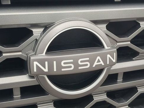 Used 2024 Nissan Frontier SV RWD image 13