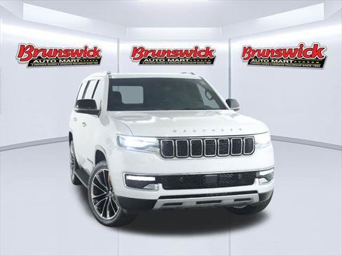 Certified 2024 Jeep Wagoneer Series II w/ Premium Group I AWD/4WD image 2