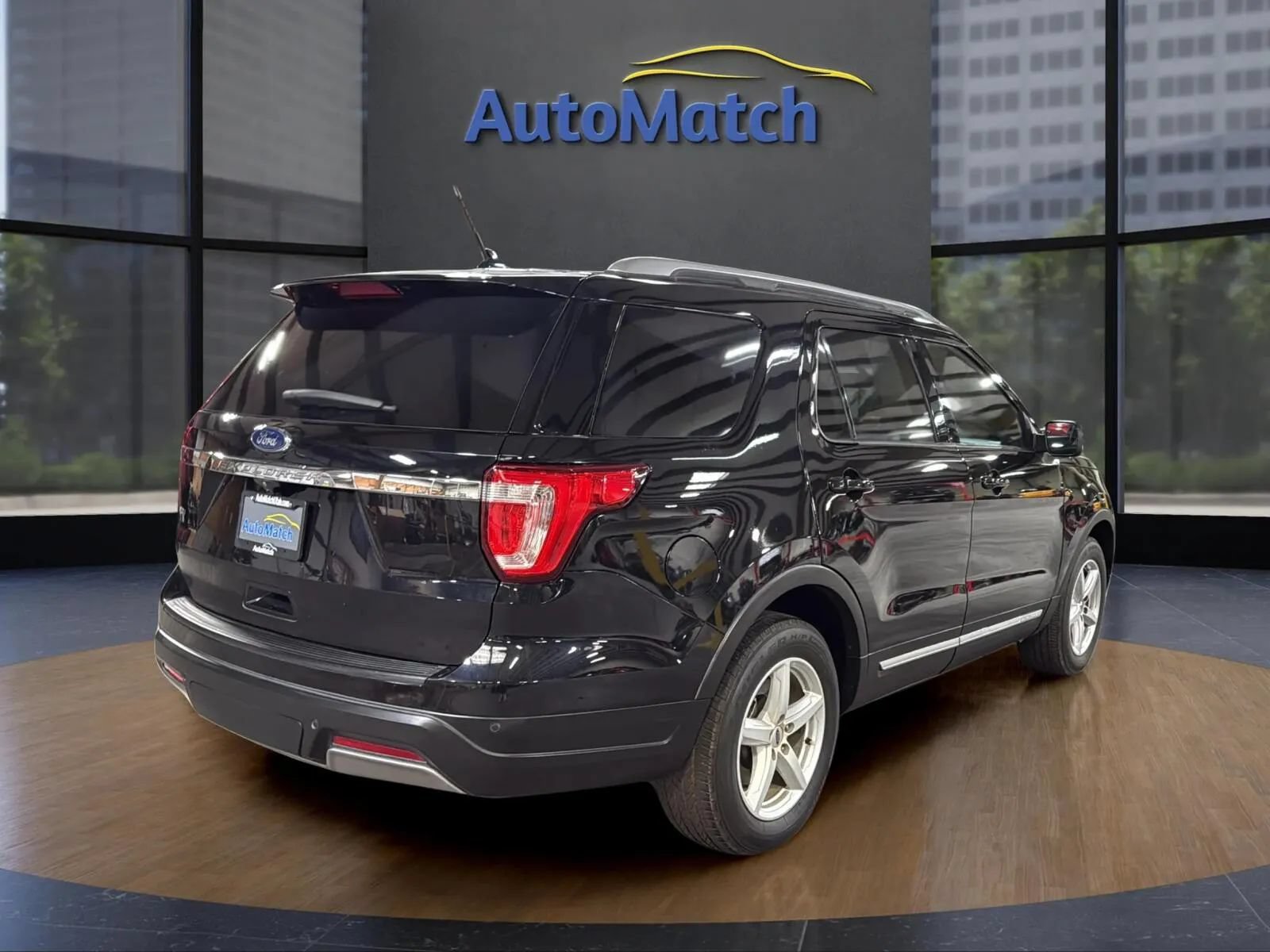 Used 2019 Ford Explorer XLT w/ Equipment Group 201A FWD image 10