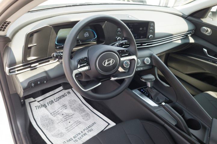 New 2026 Hyundai Elantra SE FWD image 11