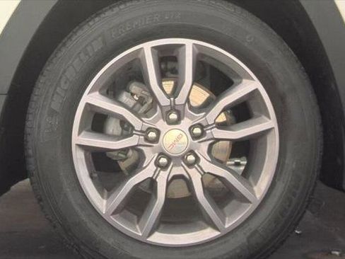 Used 2024 GMC Terrain SLE image 13