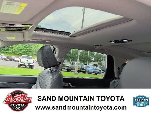 Used 2025 Hyundai Palisade Limited FWD image 17