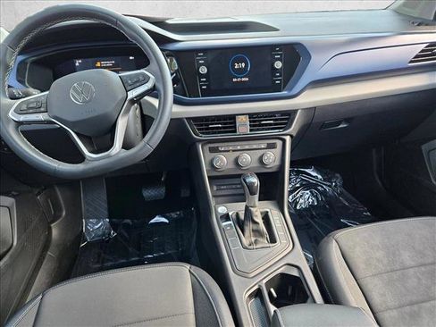 Used 2022 Volkswagen Taos SE image 15