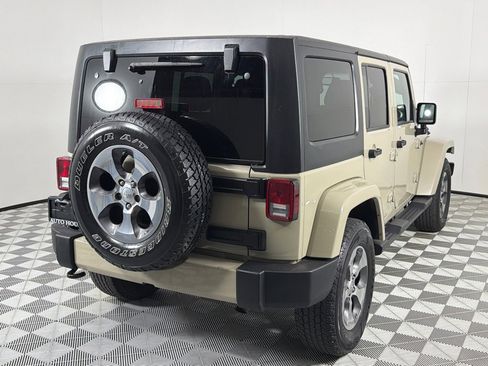 Used 2017 Jeep Wrangler Unlimited Sahara w/ Connectivity Group AWD/4WD image 5