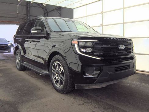 Used 2025 Ford Expedition Active image 5