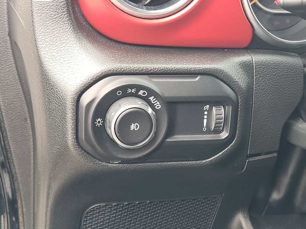 Used 2023 Jeep Wrangler Unlimited Rubicon w/ Cold Weather Group AWD/4WD image 18
