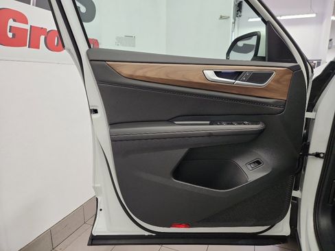 New 2026 Volkswagen Atlas SE FWD image 8