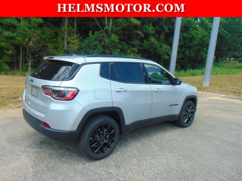 Certified 2025 Jeep Compass Latitude w/ Convenience Group AWD/4WD image 14