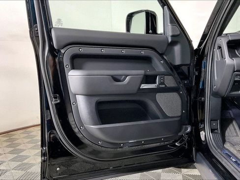 Used 2024 Land Rover Defender 110 V8 image 22