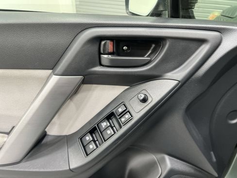 Used 2014 Subaru Forester 2.5i AWD/4WD image 13