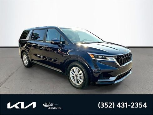 Used 2024 Kia Carnival LX FWD image 1