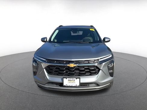 Used 2025 Chevrolet Trax LT image 4