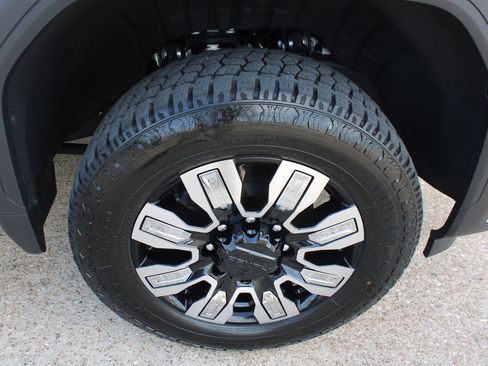 Used 2025 GMC Sierra 2500 Denali w/ Denali Reserve Package AWD/4WD image 29