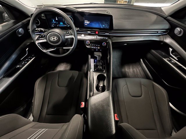 Used 2024 Hyundai Elantra SEL FWD image 17