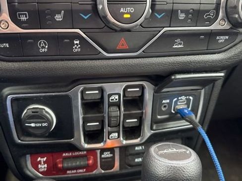 Used 2024 Jeep Gladiator Sport image 12