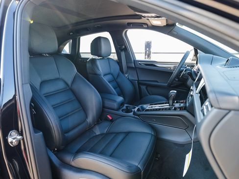 Certified 2026 Porsche Macan Turbo AWD/4WD image 28