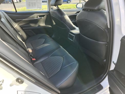 Used 2022 Toyota Camry SE image 19